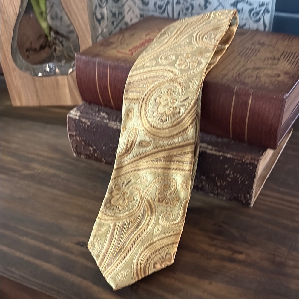 Gold Paisley Silk Tie Accessories